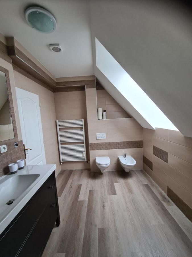 Luxusni Mezonetovy Apartman Bellevue - Novy เบเนซโก ภายนอก รูปภาพ